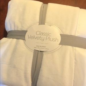 Berkshire King Size Plush Blanket